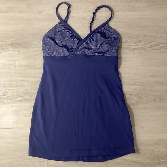 Lululemon sports top - Picture 2 of 4